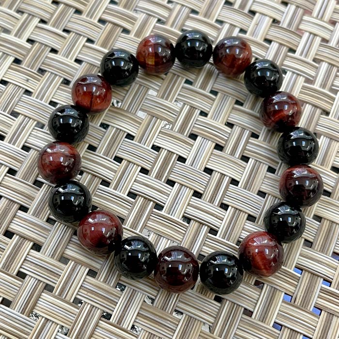 Artisan - Red Tiger's Eye and Onyx Protection Stretch Bracelet - Size 7"